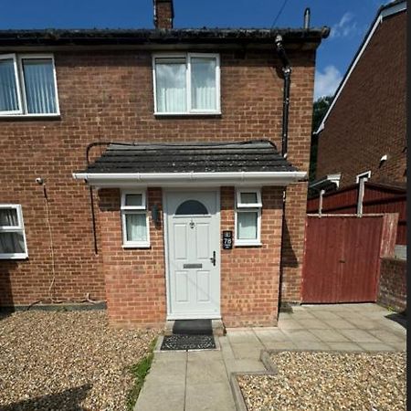 Charming 3-Bedroom Retreat With Modern Comforts South Ockendon Eksteriør bilde