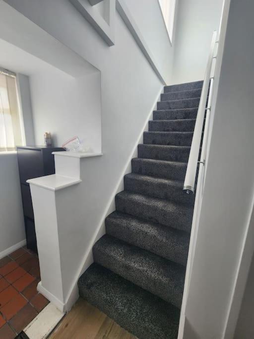 Charming 3-Bedroom Retreat With Modern Comforts South Ockendon Eksteriør bilde
