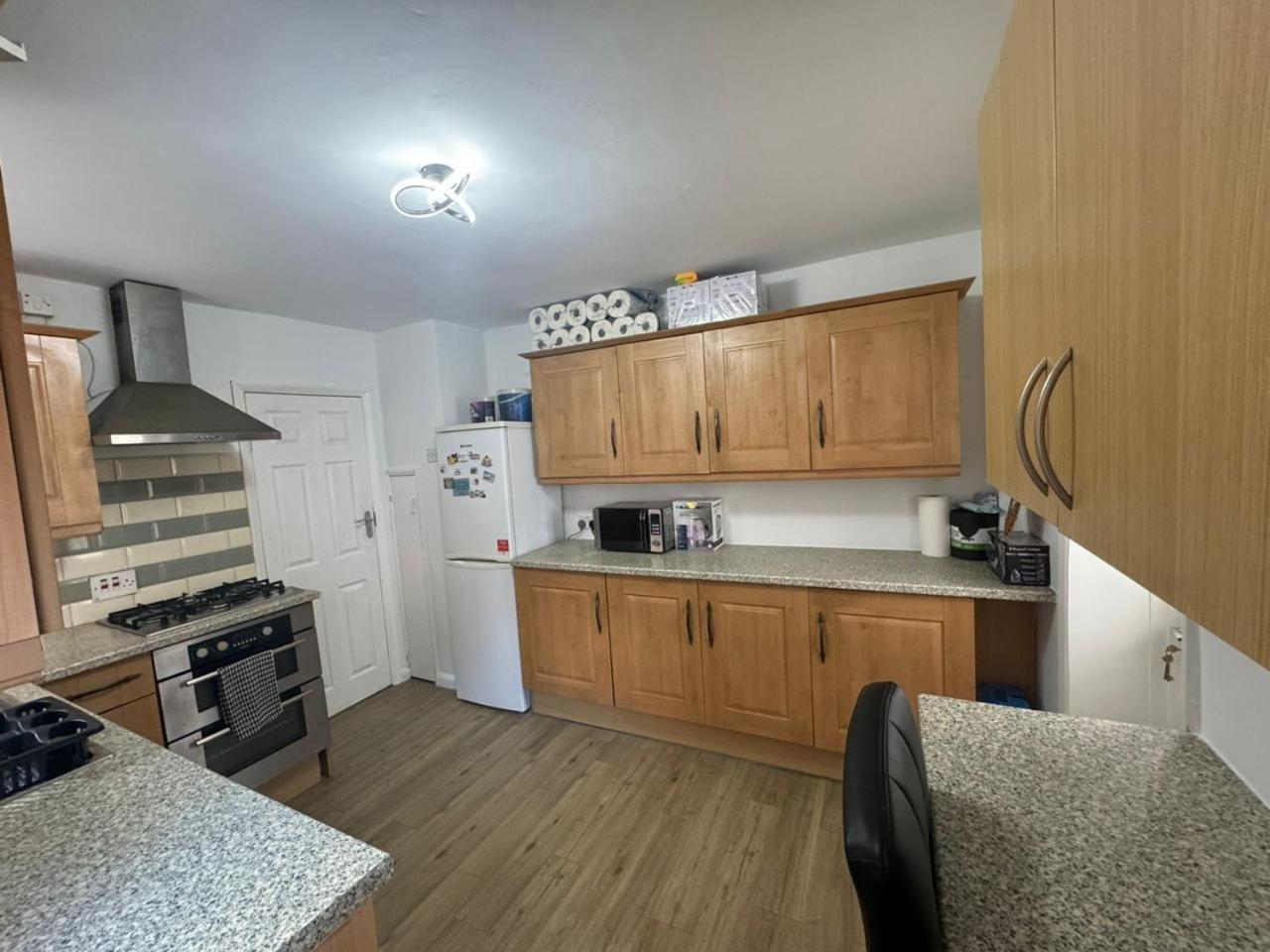 Charming 3-Bedroom Retreat With Modern Comforts South Ockendon Eksteriør bilde