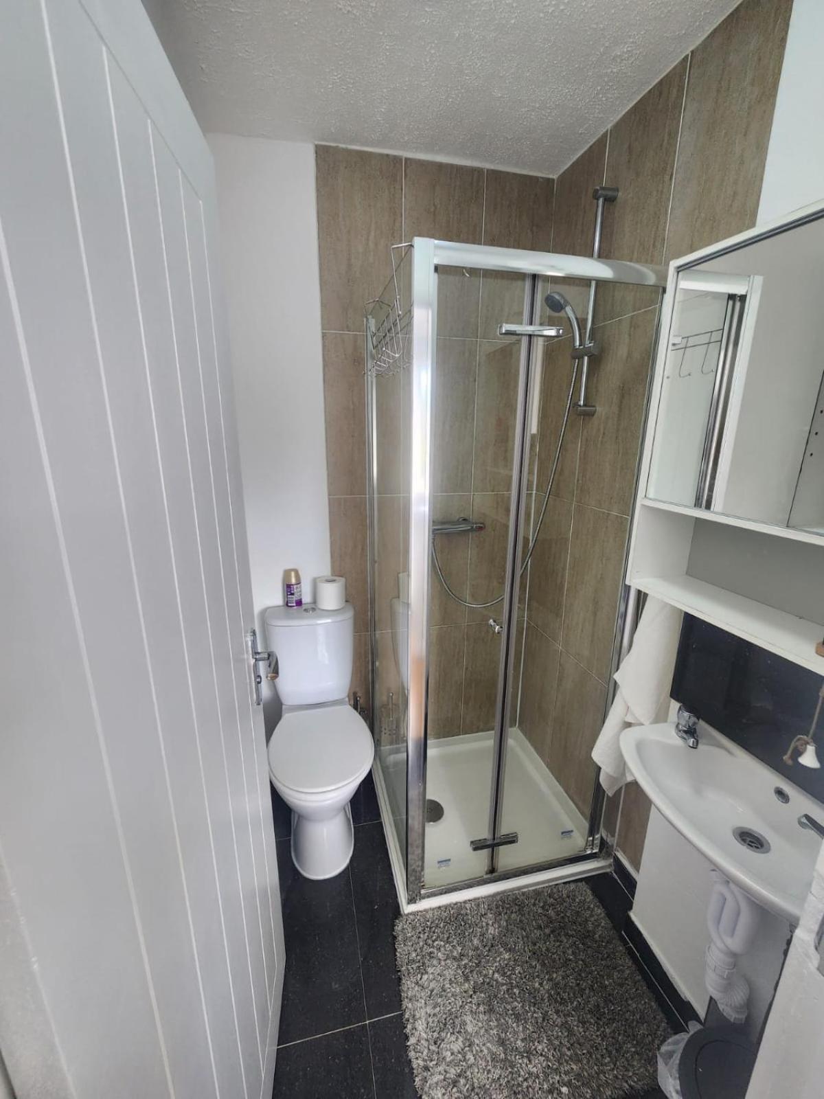 Charming 3-Bedroom Retreat With Modern Comforts South Ockendon Eksteriør bilde