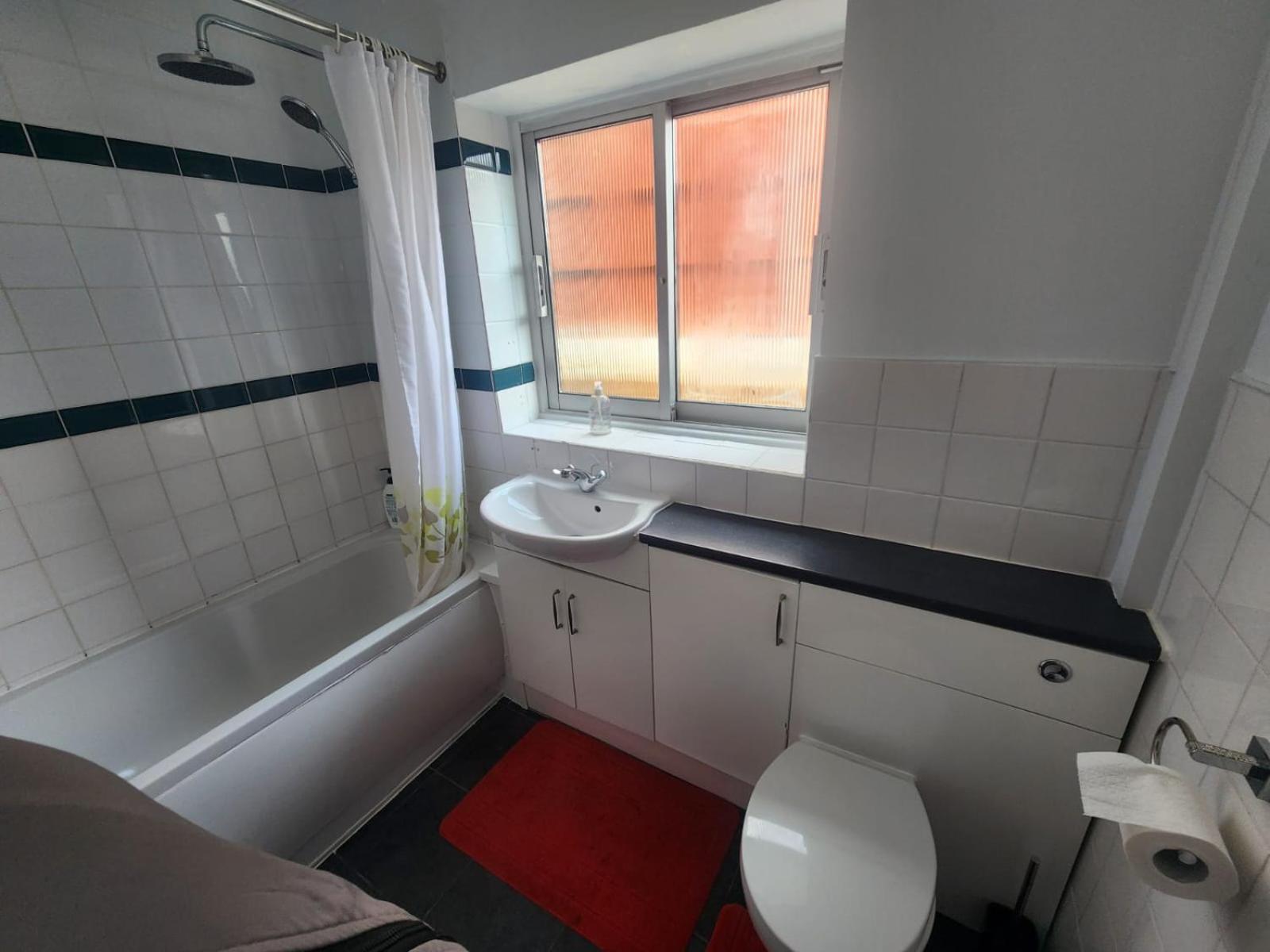 Charming 3-Bedroom Retreat With Modern Comforts South Ockendon Eksteriør bilde