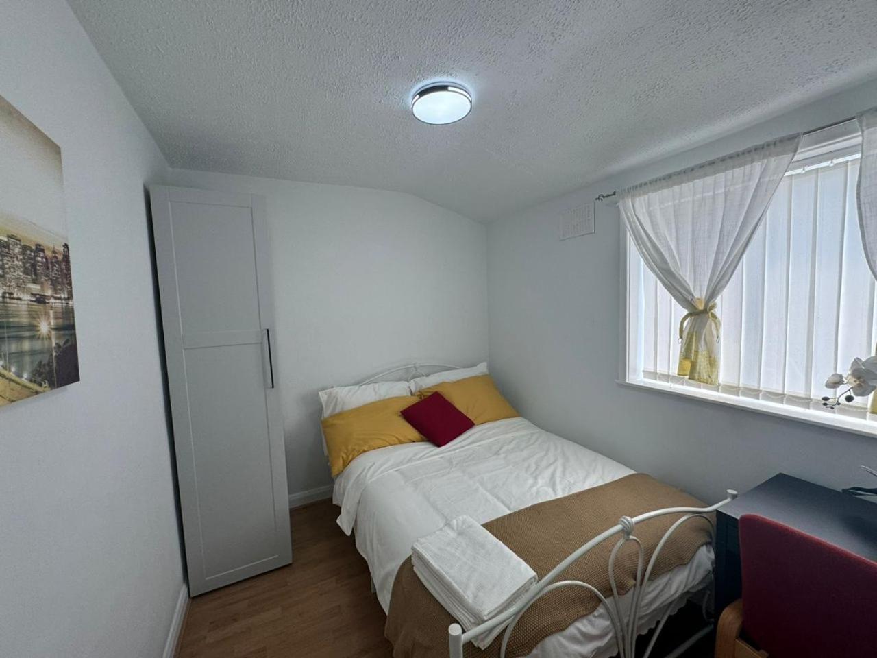 Charming 3-Bedroom Retreat With Modern Comforts South Ockendon Eksteriør bilde